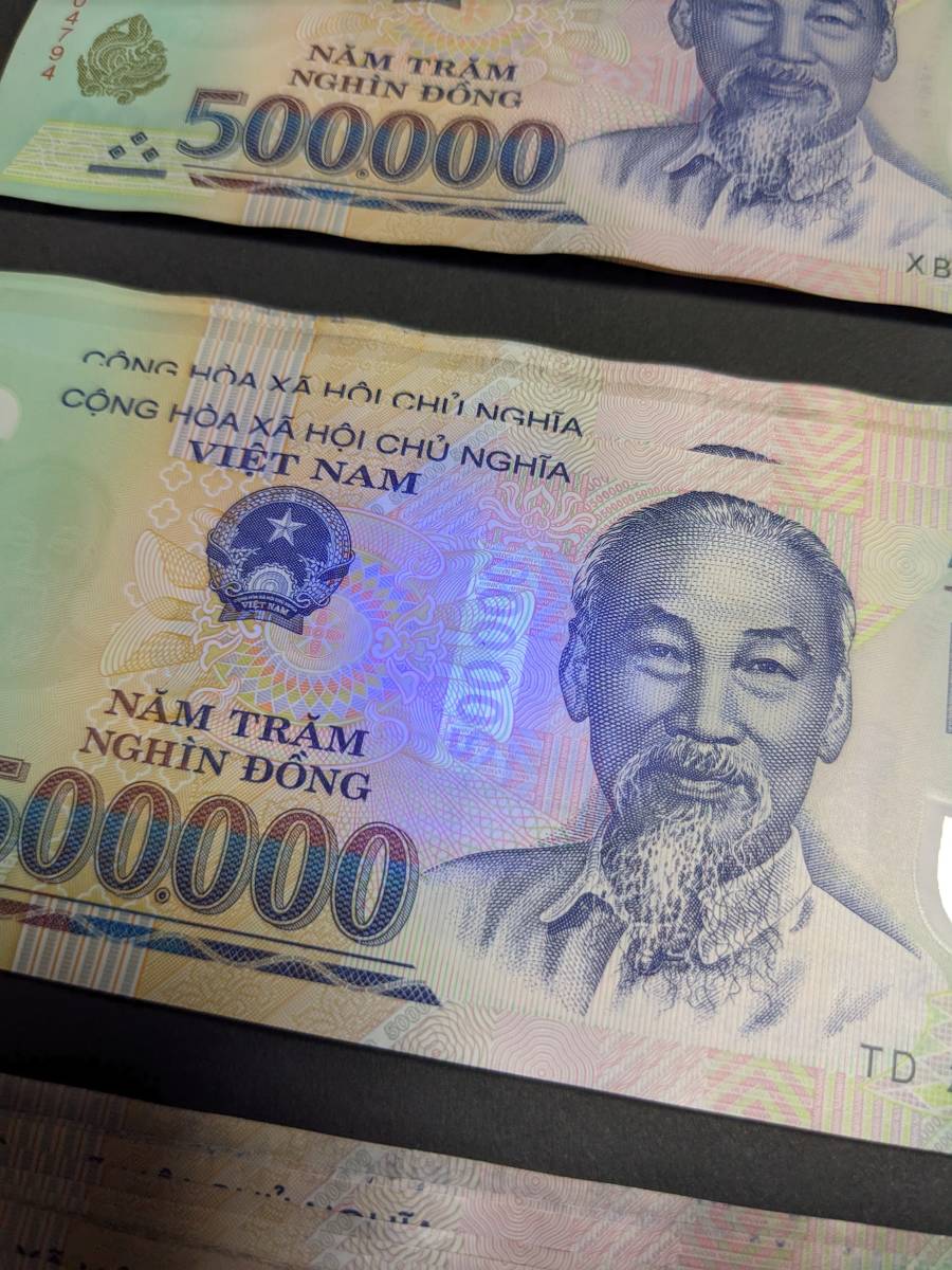 ○ベトナムの紙幣 50万ドンが30枚 1500万ドンになります ベトナムドン 