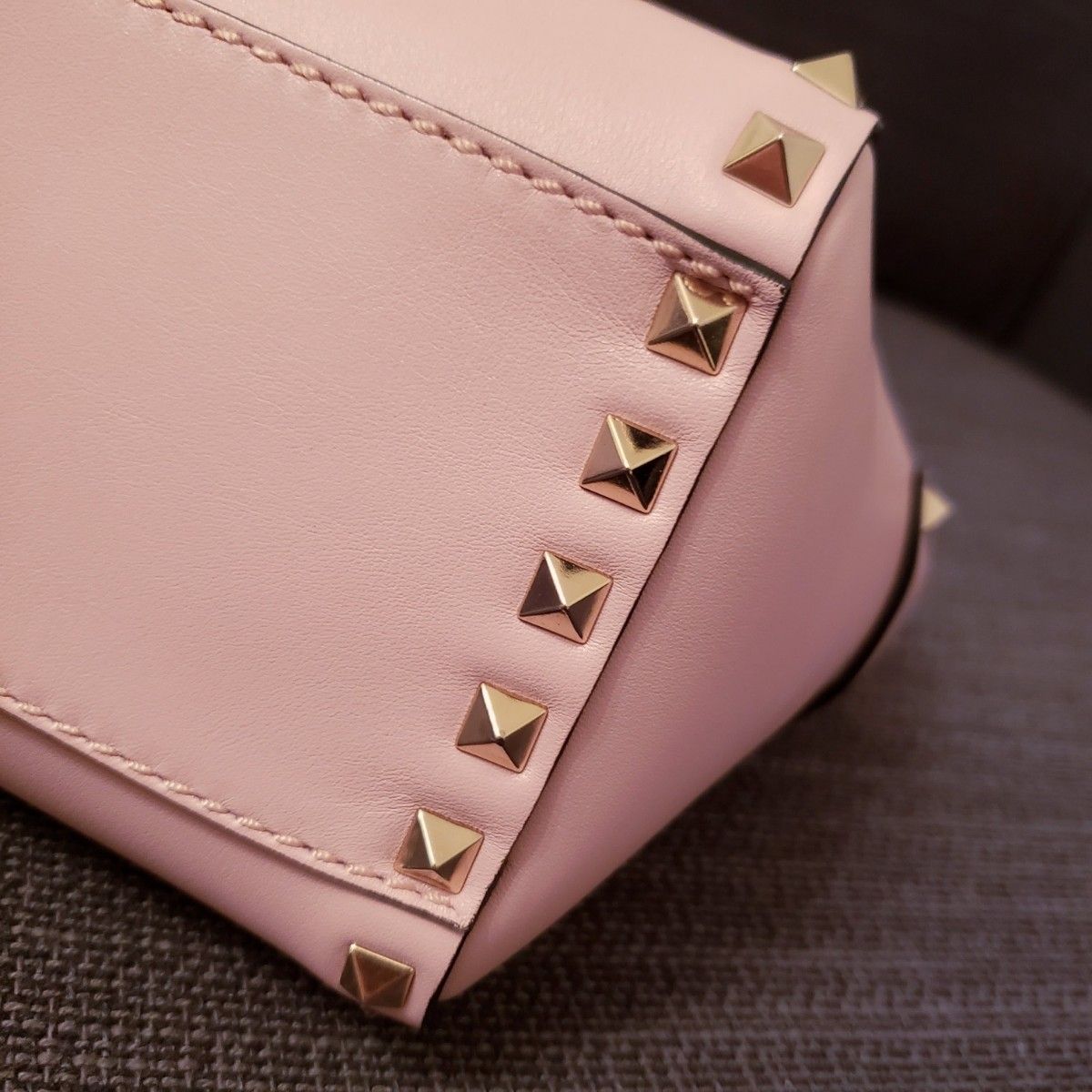 VALENTINO ヴァレンティノ ロックスタッズ バッグ ピンク VALENTINO ヴァレンティノ ロックスタッズ バッグ ピンク