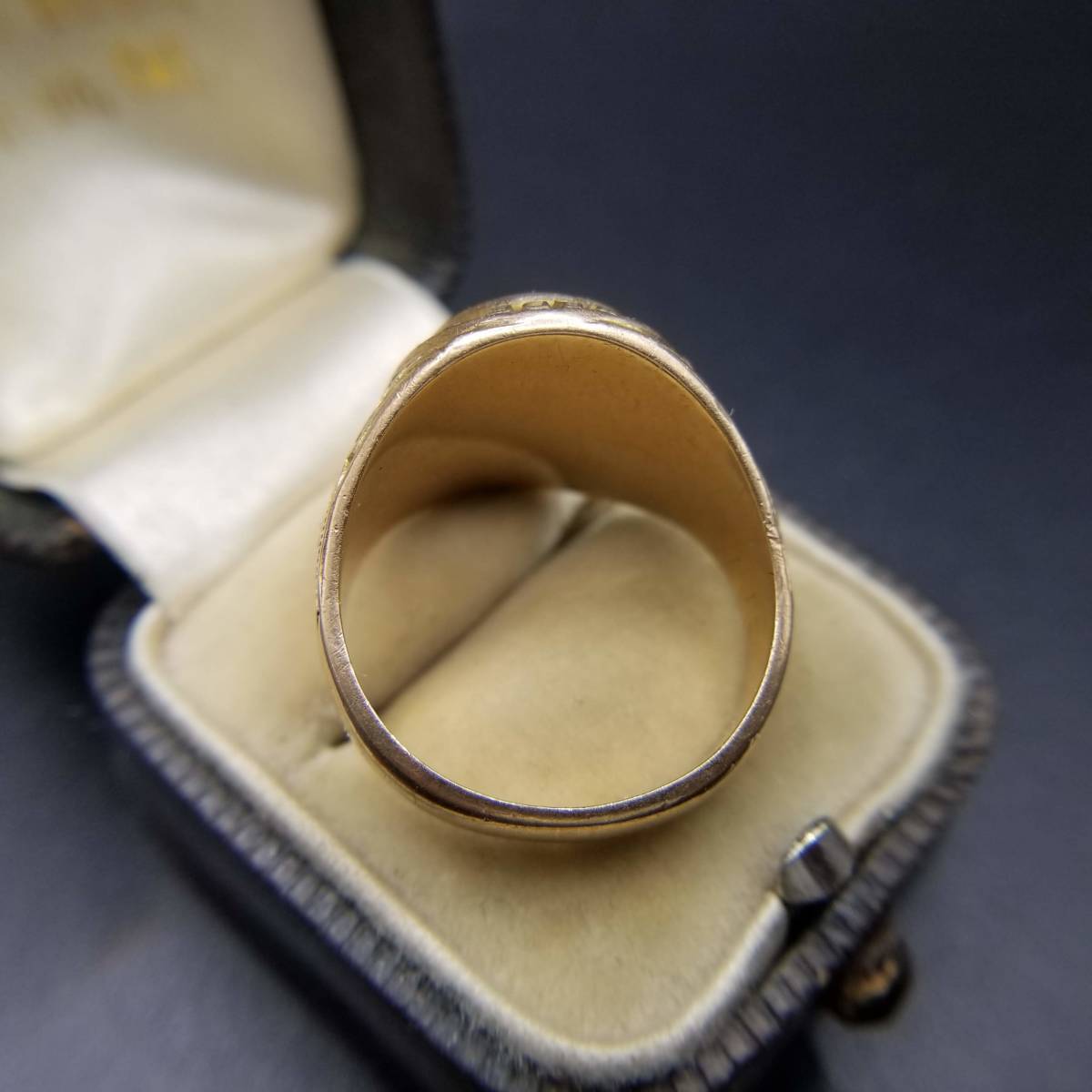 1947 year American kla sling MURCHISON NEWARK Vintage K10 yellow gold onyx triangle engraving ring gold worcester Y5-A