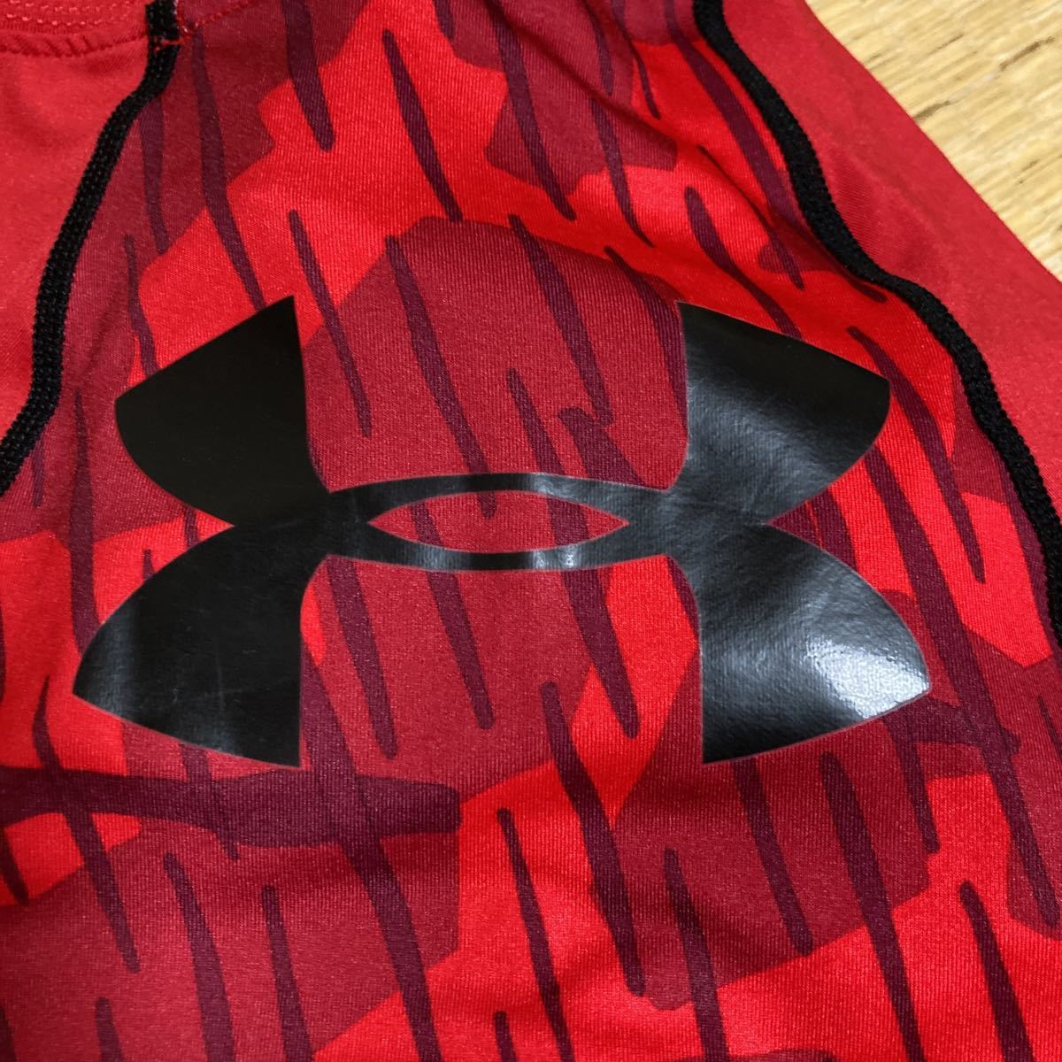 UNDER ARMOUR 半袖シャツ MD 赤 ヒートギア コンプレッション s/s ショートスリーブ インナー M HG Tシャツ 丸首 combine コンバイン_画像4