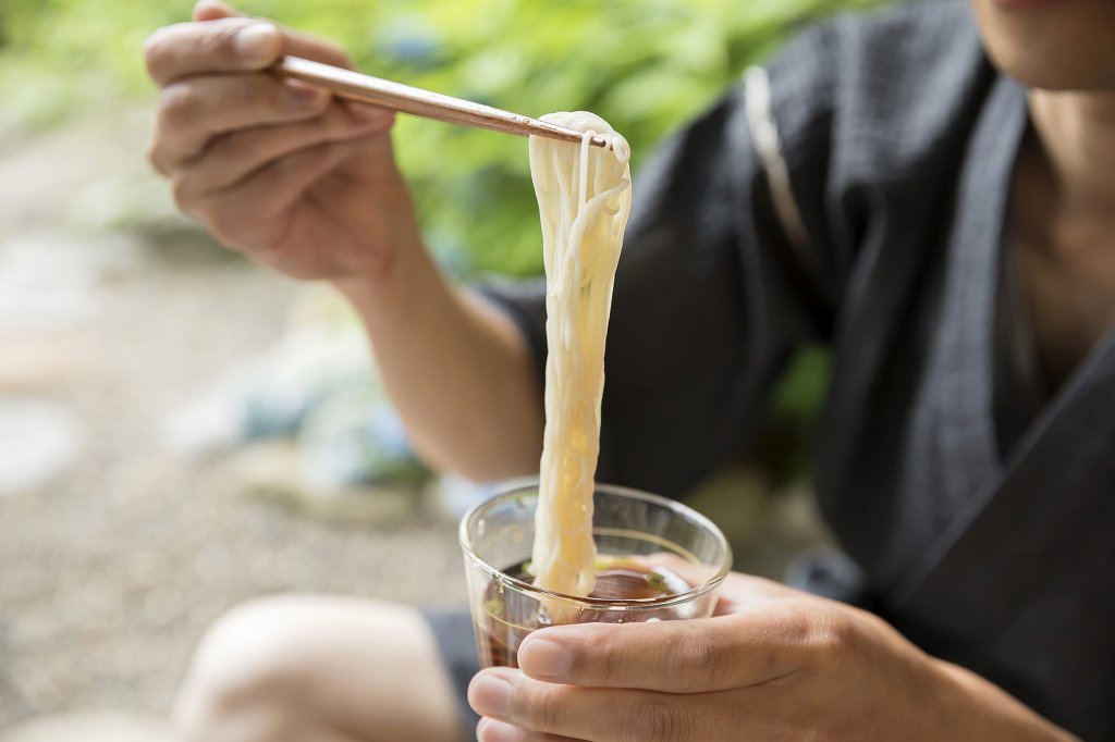 本物を今年もお届け 金ラベル 超極上 手延冷麦 50g×4束×6袋 化粧木箱 ウドン 饂飩 コシ のど越し お年賀 寒中見舞い かけうどん_画像6