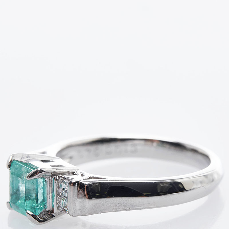 Pt850 プラチナ エメラルド0.76ct ダイヤ0.13ct リング 指輪