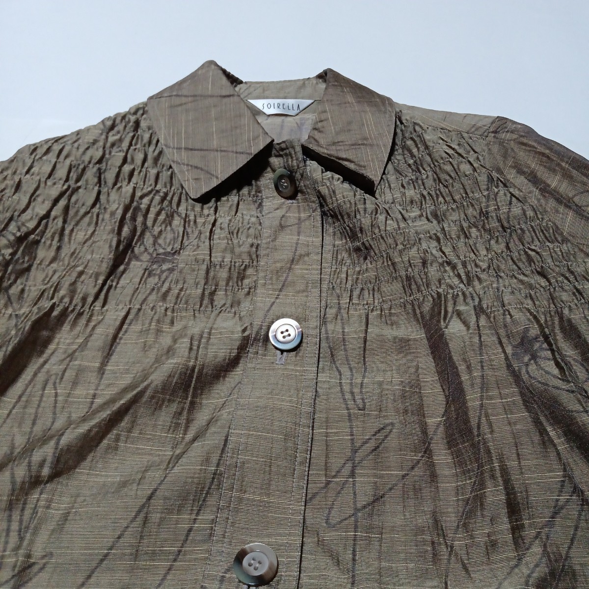 新品　ワイズ　ボタニカル柄の素敵なシャツジャケット　アンティックゴールド　コート　シースルー フラワー シャーリング Fサイズ 羽織　_画像4