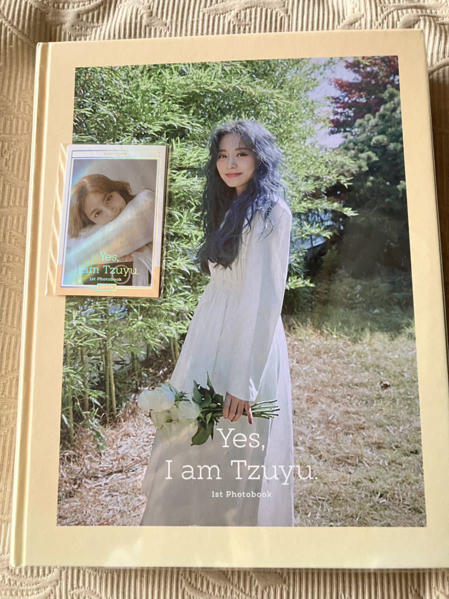 TWICE ツウィ 「Yes,I am Tzuyu.」 2冊中古セット、TWICELIGHTS