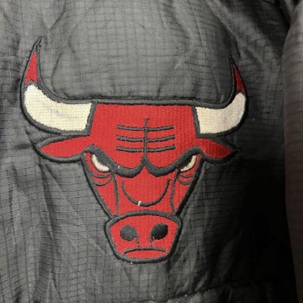 激レア　希少！　90sヴィンテージ古着　STARTER NBA　CHICAGO　BULLS　シカゴブルズリバーシブルダウンジャケット　黒赤白