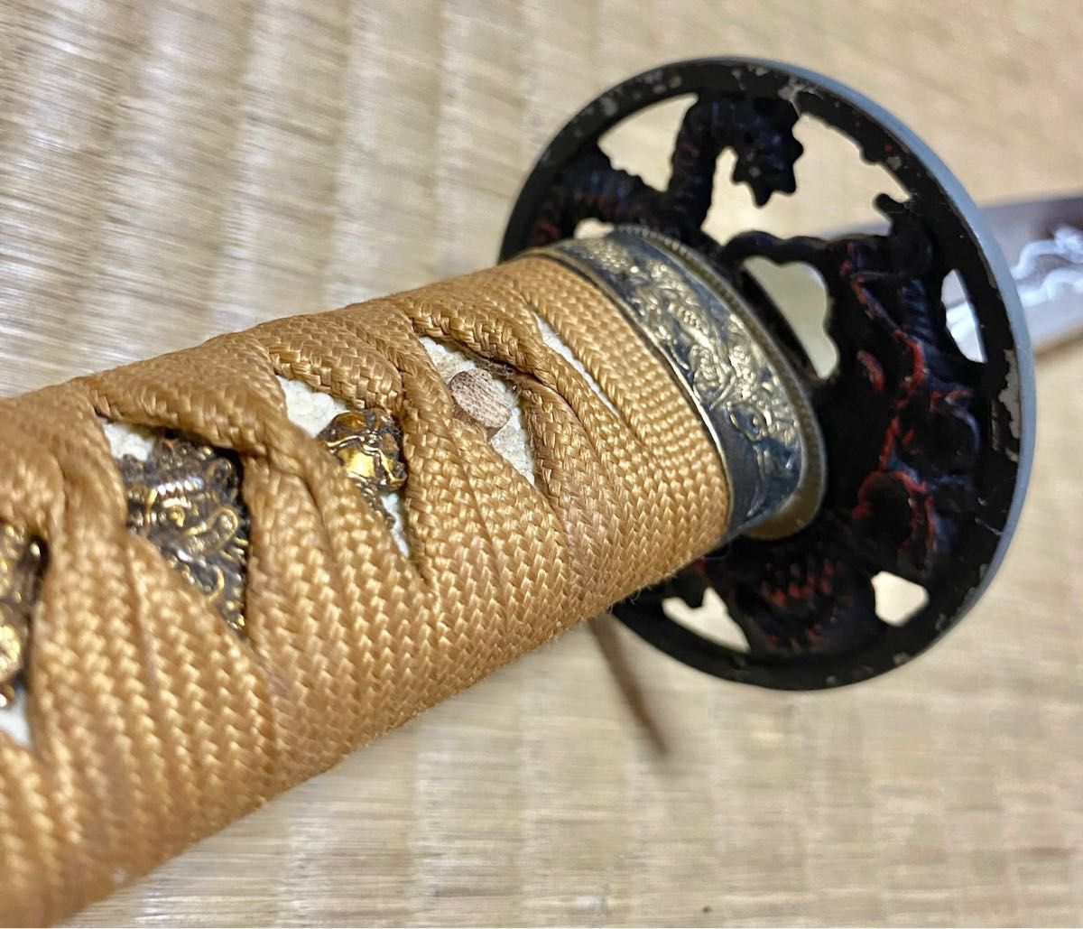 美品【模造刀 2本セット】居合刀 龍彫刻 龍彫鍔 在銘 日本刀 美品【模造刀 2本セット】居合刀 龍彫刻 龍彫鍔 在銘 日本刀