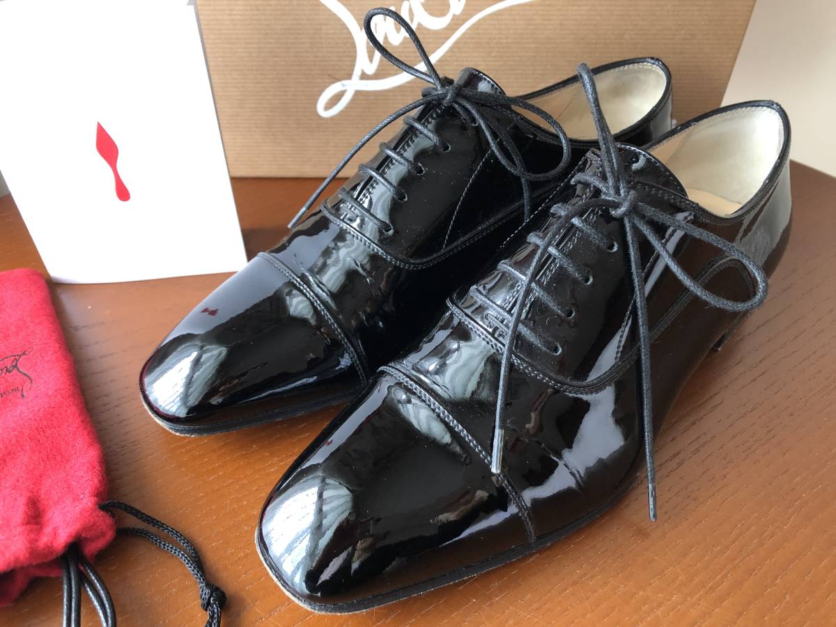 美品】クリスチャンルブタンのエナメルレースアップシューズ パテント