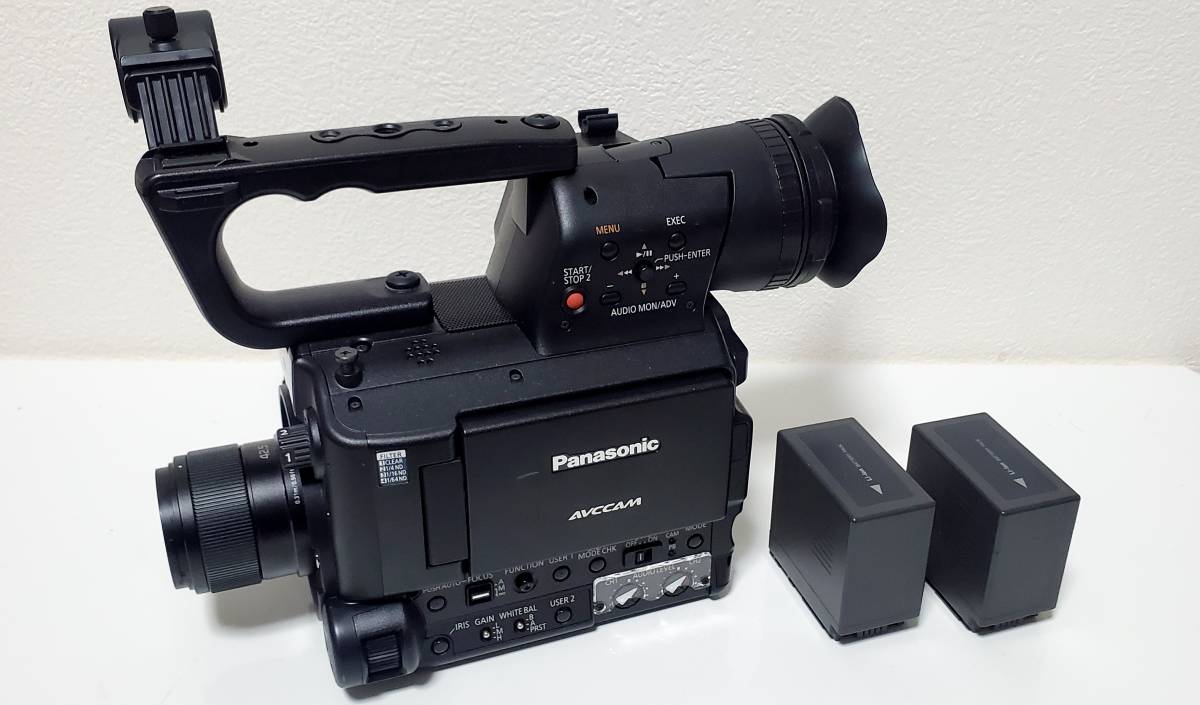 Panasonic メモリーカード　カメラレコーダー AG-AF105A ＋ デジタル一眼カメラ用交換レンズ H-HS043　 純正バッテリー２個付き 中古良品_画像1