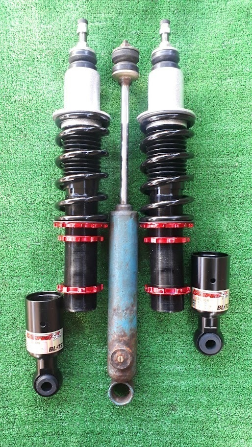 □【即決】AE86(レビン&トレノ) リア車高調(フルタップ式：BLITZ製