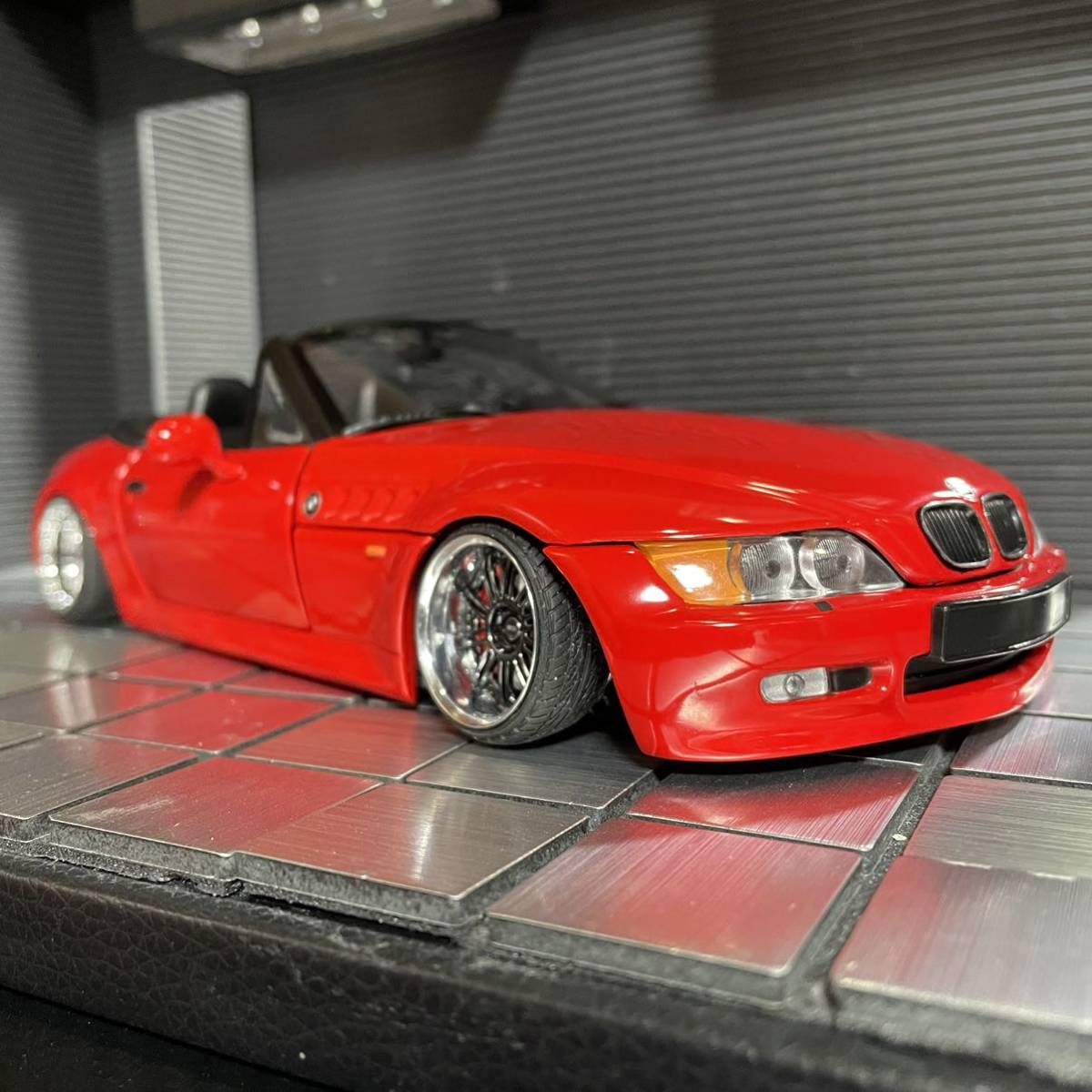 UTモデル 1/18 BMW Z3 ロードスター（カスタム仕様)