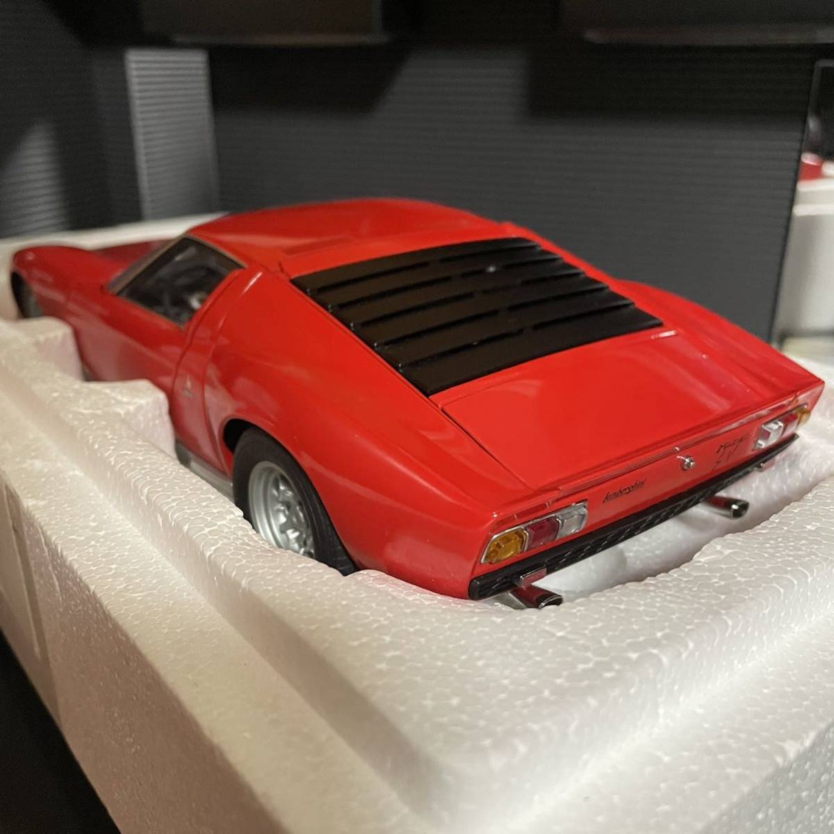 未展示品 オートアート 1/18 ランボルギーニ ミウラ SV レッドの画像2