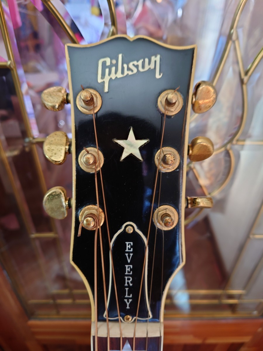 ギブソンJ180エバリーモデル.貴重な100周年限定.グローバーペグ ギブソンJ180エバリーモデル.貴重な100周年限定.グローバーペグ