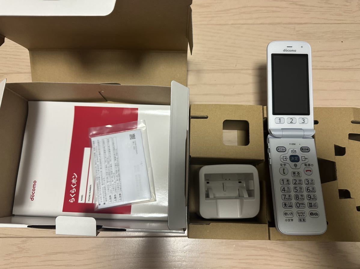 美品 ドコモ Docomo らくらくホン F-01M ホワイト 動作確認済み 利用