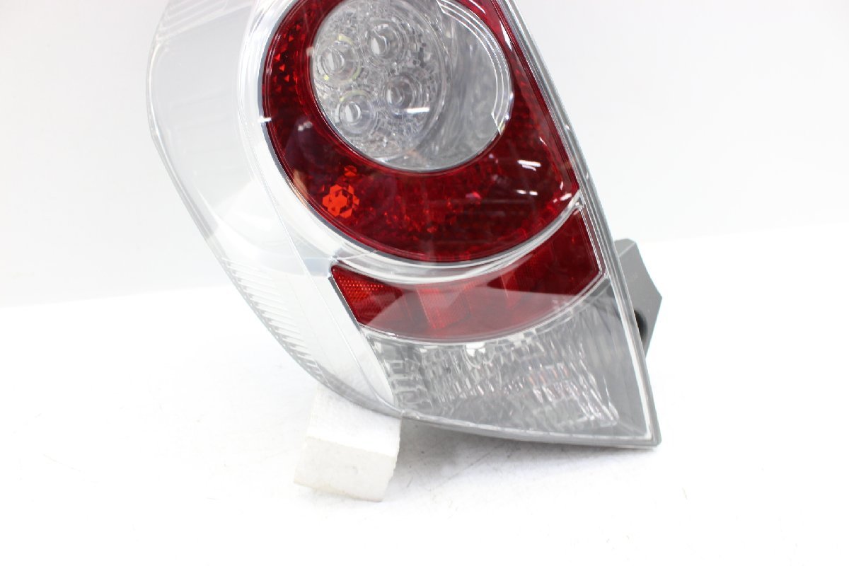 美品/破損無　アクア　NHP10　前期　LED　テールランプ　左　左側　スタンレー　52-252　81560-52694　81561-52694　284960-A219_画像2