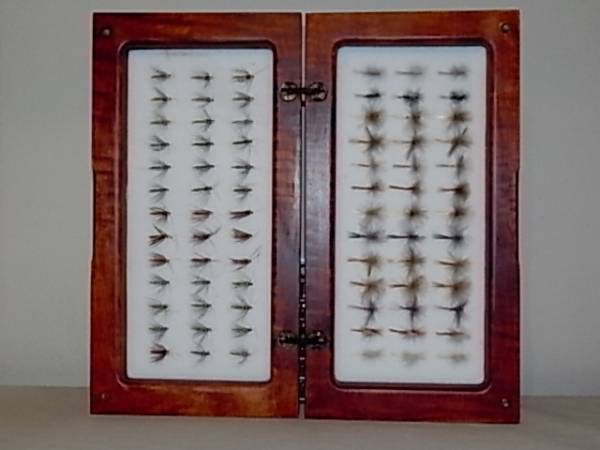 DEVAUX'S Flies in Mahogany Wooden Fly Boxー③ ! ! ! フライ用品 DEVAUX'S Flies in Mahogany Wooden Fly Boxー③ ! ! ! フライ用品