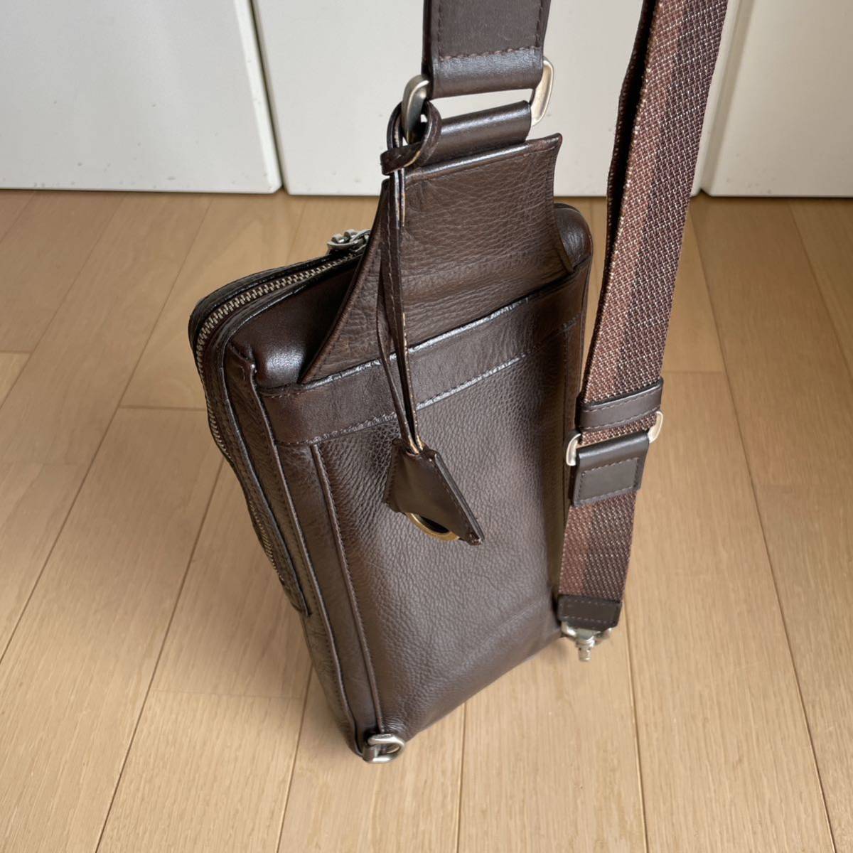  конечная цена ani есть Aniary корпус сумка 07-07000 б/у темно-коричневый 