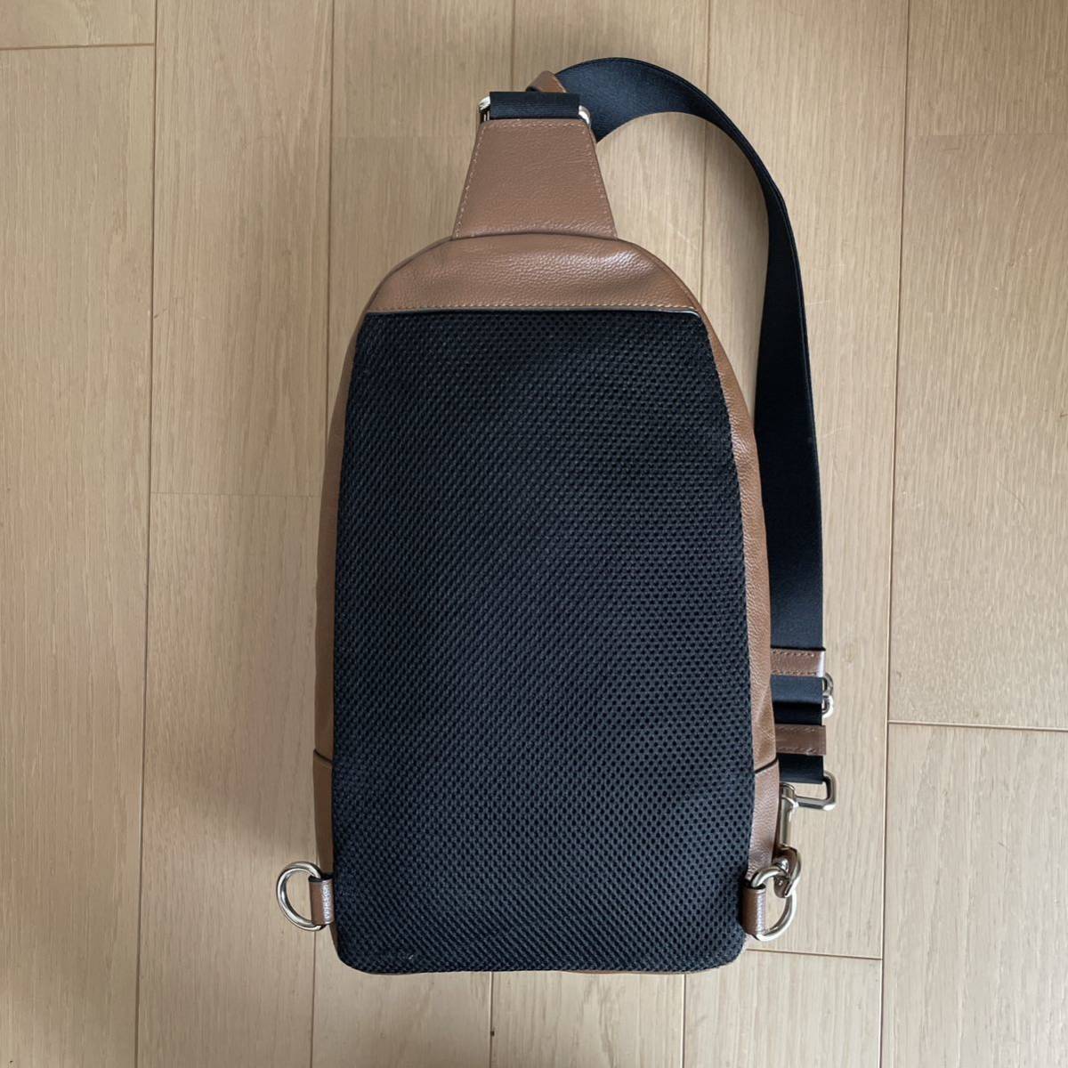 気質アップ 最終価格 COACHコーチF54770スムースレザーボディバッグ