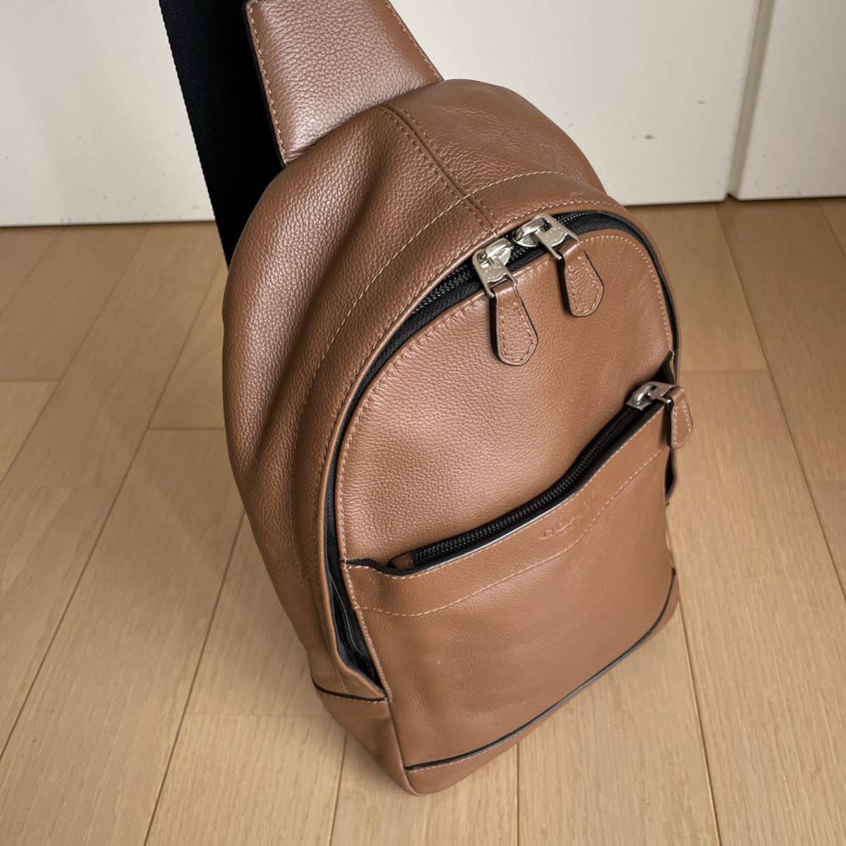 最終価格　COACHコーチF54770スムースレザーボディバッグ　キャメル