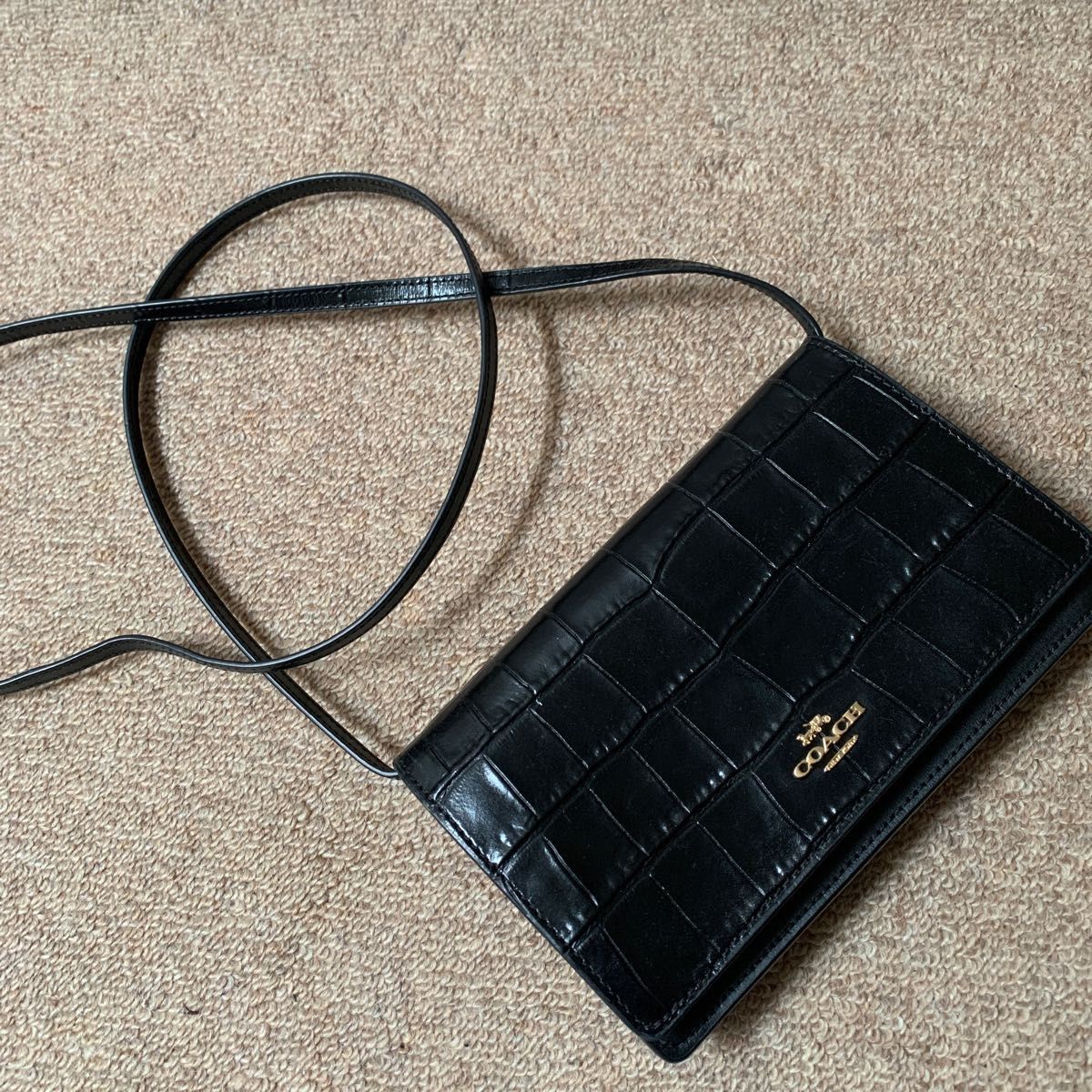 coach クロコ調型押し2way 長財布型ストラップウォレット