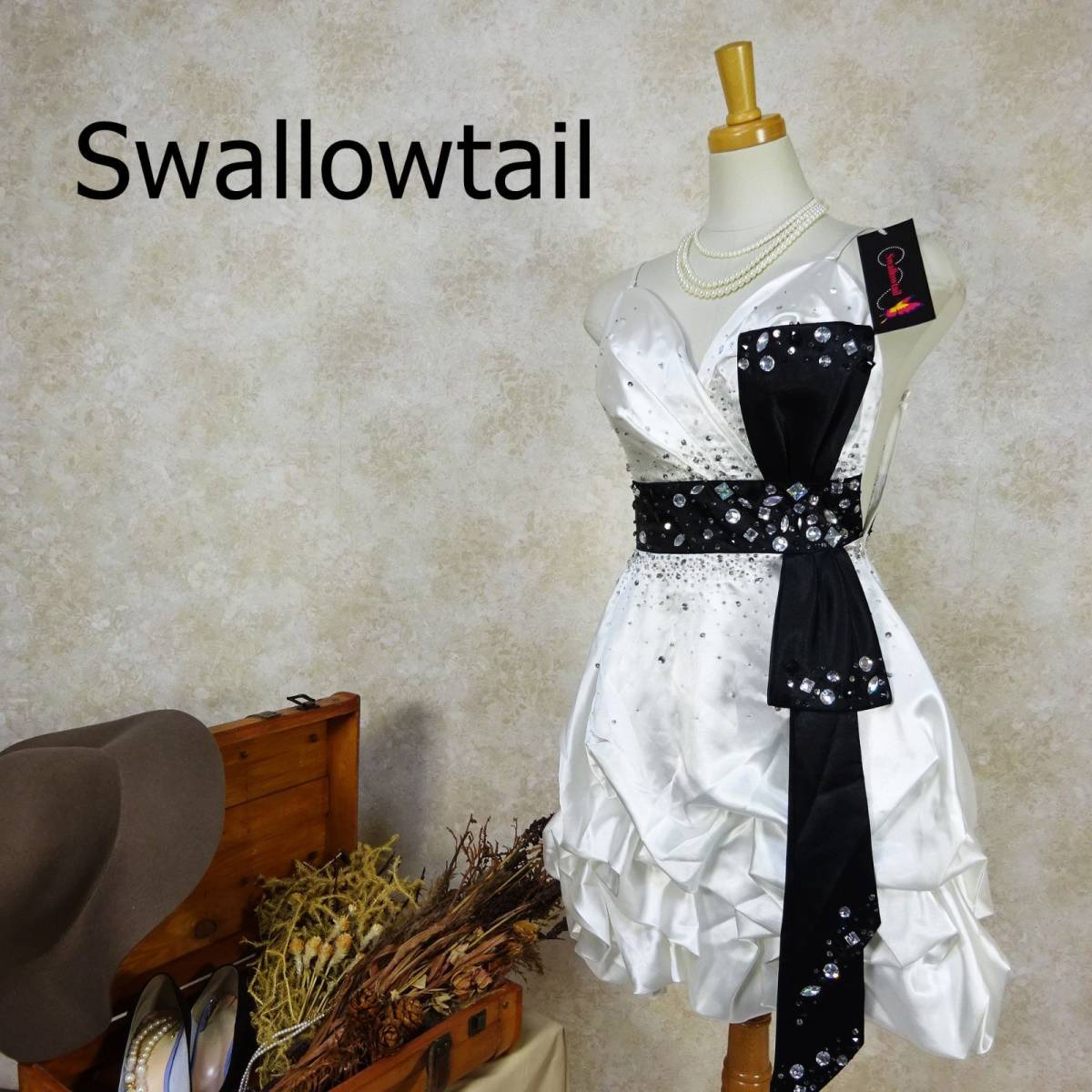 新品タグ スワロウテイル Swallowtail ドレス サイズ7 S ホワイト ブラック ひざ上丈 胸パッド 白 黒 フリル ビジュー リボン ワンピ B-605_画像1