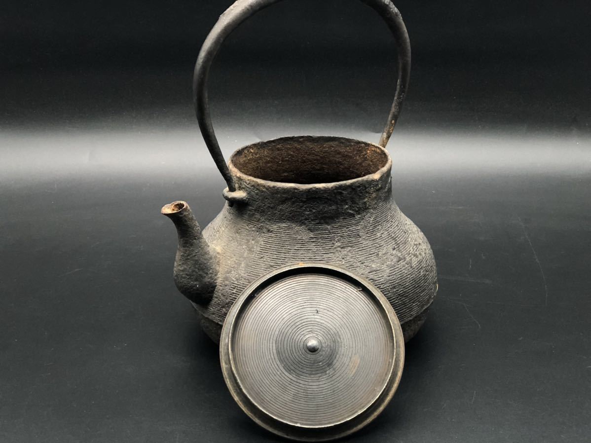 煎茶道具 鉄瓶 釜師 唐銅蓋 胴体在銘 古作 | normanhubbard.com