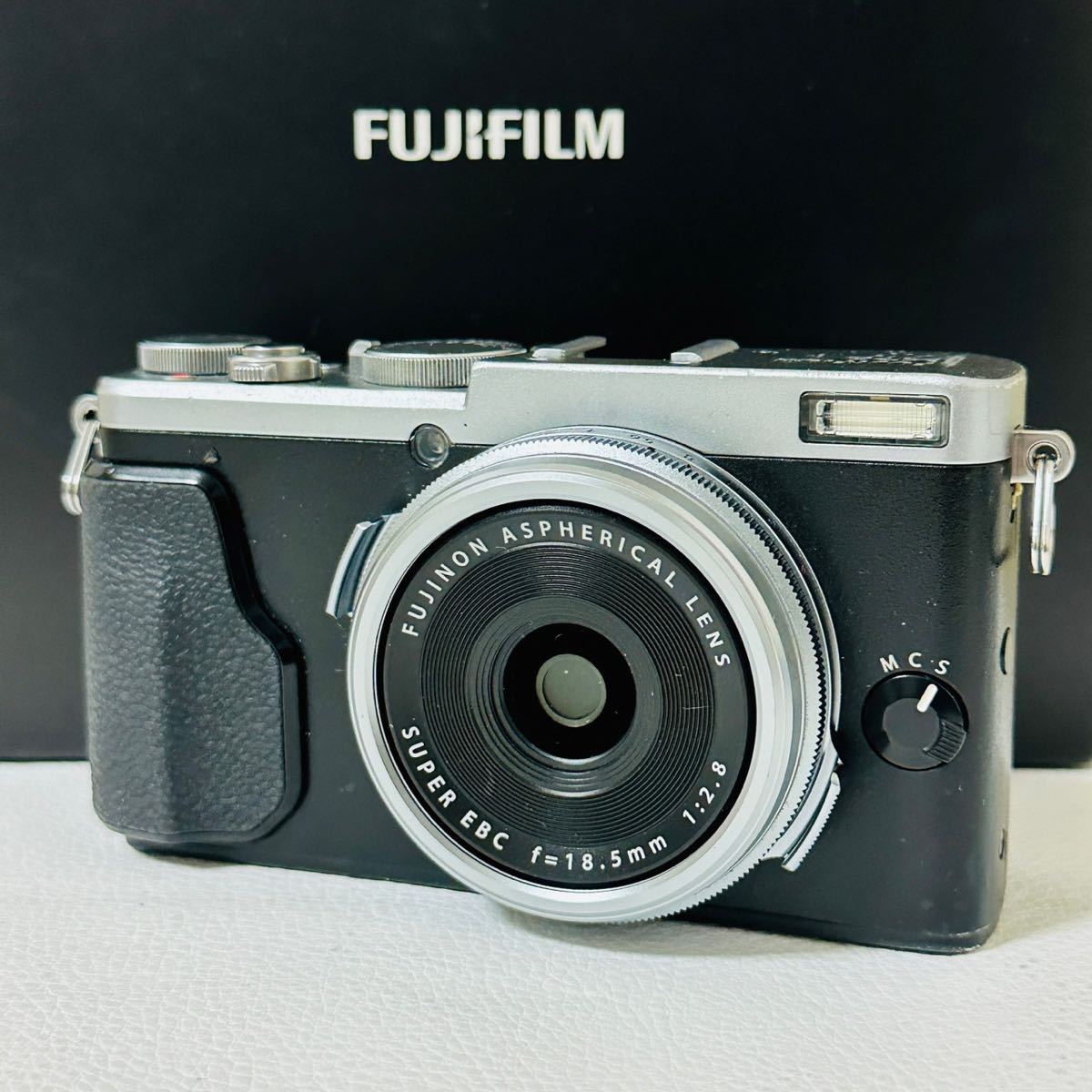 限定SALE本物保証】 富士フイルム - 富士フィルムX70シルバー社外品