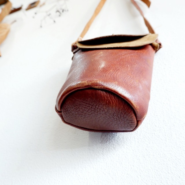 Ain Soph original leather tube type pochette shoulder bag Brown 