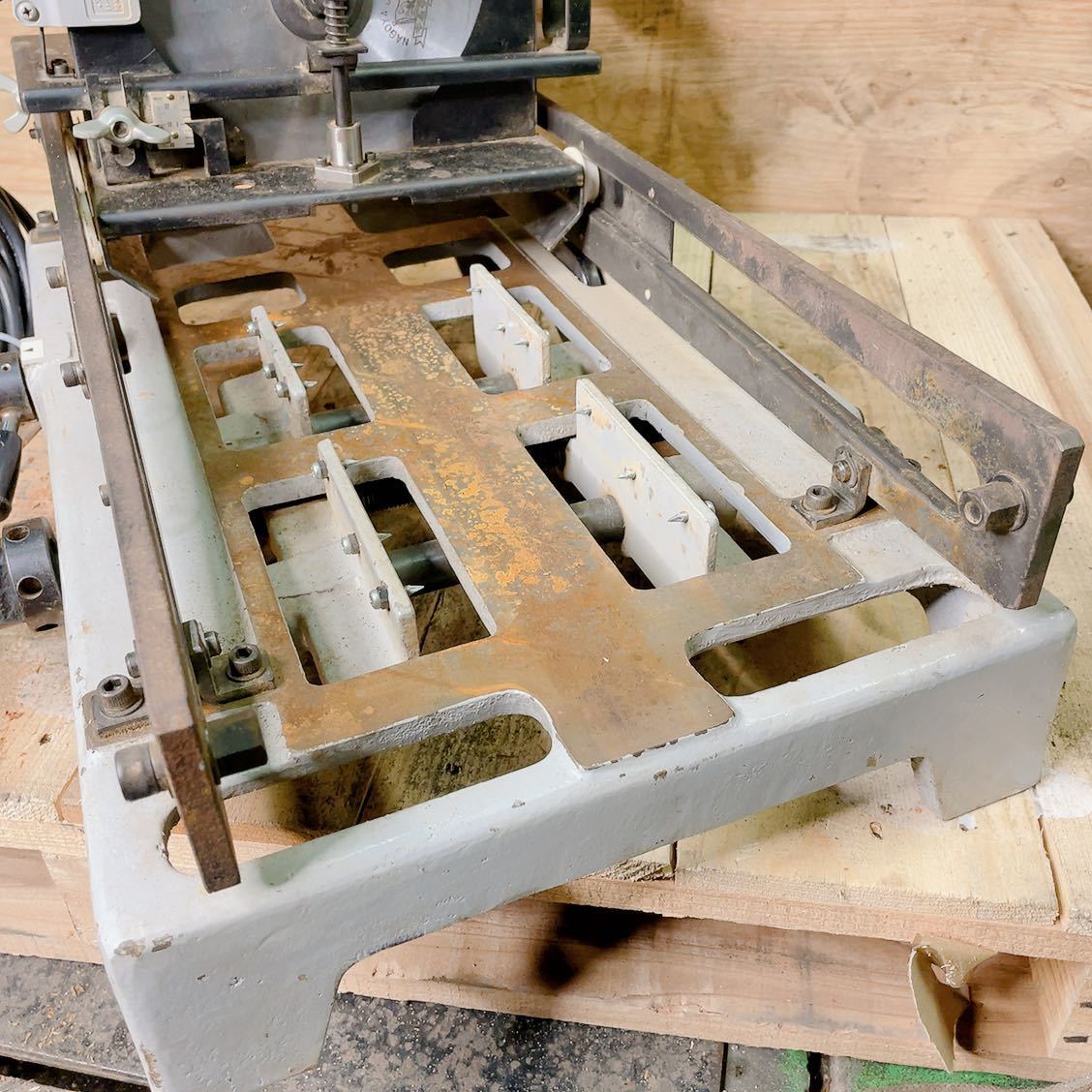 ☆動作品☆松井鉄工所 スライドソー KM-101 曲面桟加工機 丸 ☆動作品☆松井鉄工所 スライドソー KM-101 曲面桟加工機 丸
