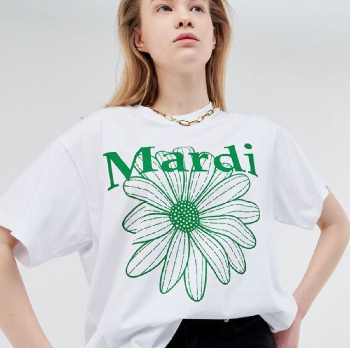 Mardi Mercredi Tシャツ キムゴウン着用 韓国限定 春にぴったり