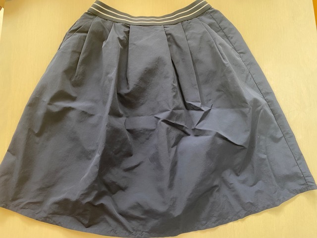 ユニクロ フレアスカート 濃紺 160ｃｍ ナイロン ウエストゴム 54ｃｍ ポケットの画像2