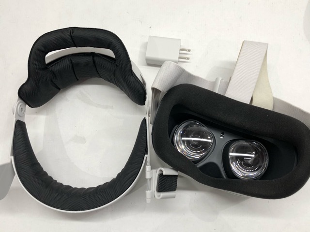 164 (E)【ジャンク】 Quest2 64GB VRヘッドセット + 携帯ケース +