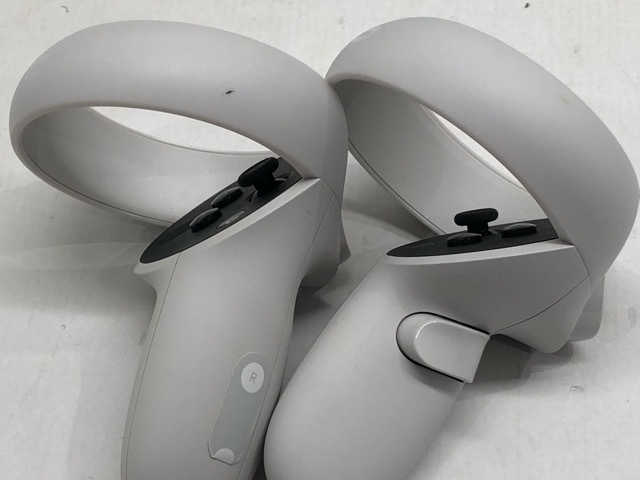 164 (E)【ジャンク】 Quest2 64GB VRヘッドセット + 携帯ケース +