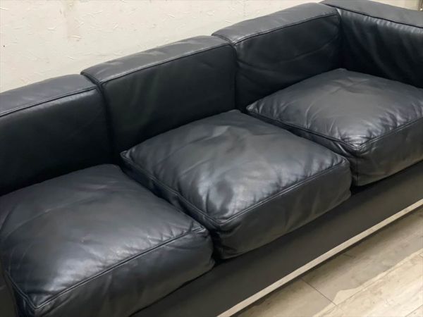 黒本革 ル・コルビジェ LC3 ITALY 高級3人掛けソファ Le Corbusier