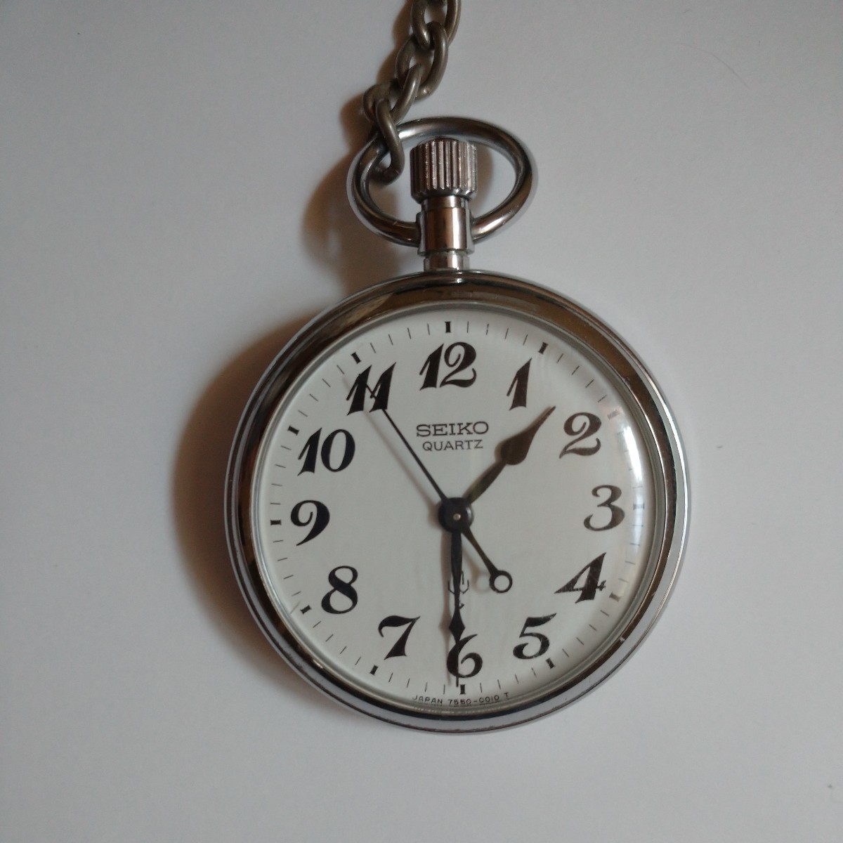 本物の 懐中時計 セイコー クオーツ （ウラ蓋の刻印番号 ７５５０ー