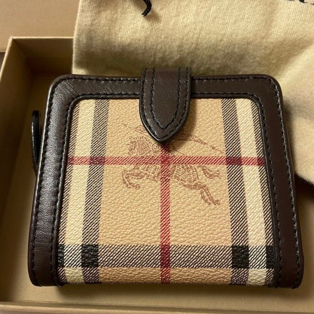 未使用に近い】BURBERRY バーバリー 二つ折り財布 箱付き ノバ 未使用に近い】BURBERRY バーバリー 二つ折り財布 箱付き ノバ