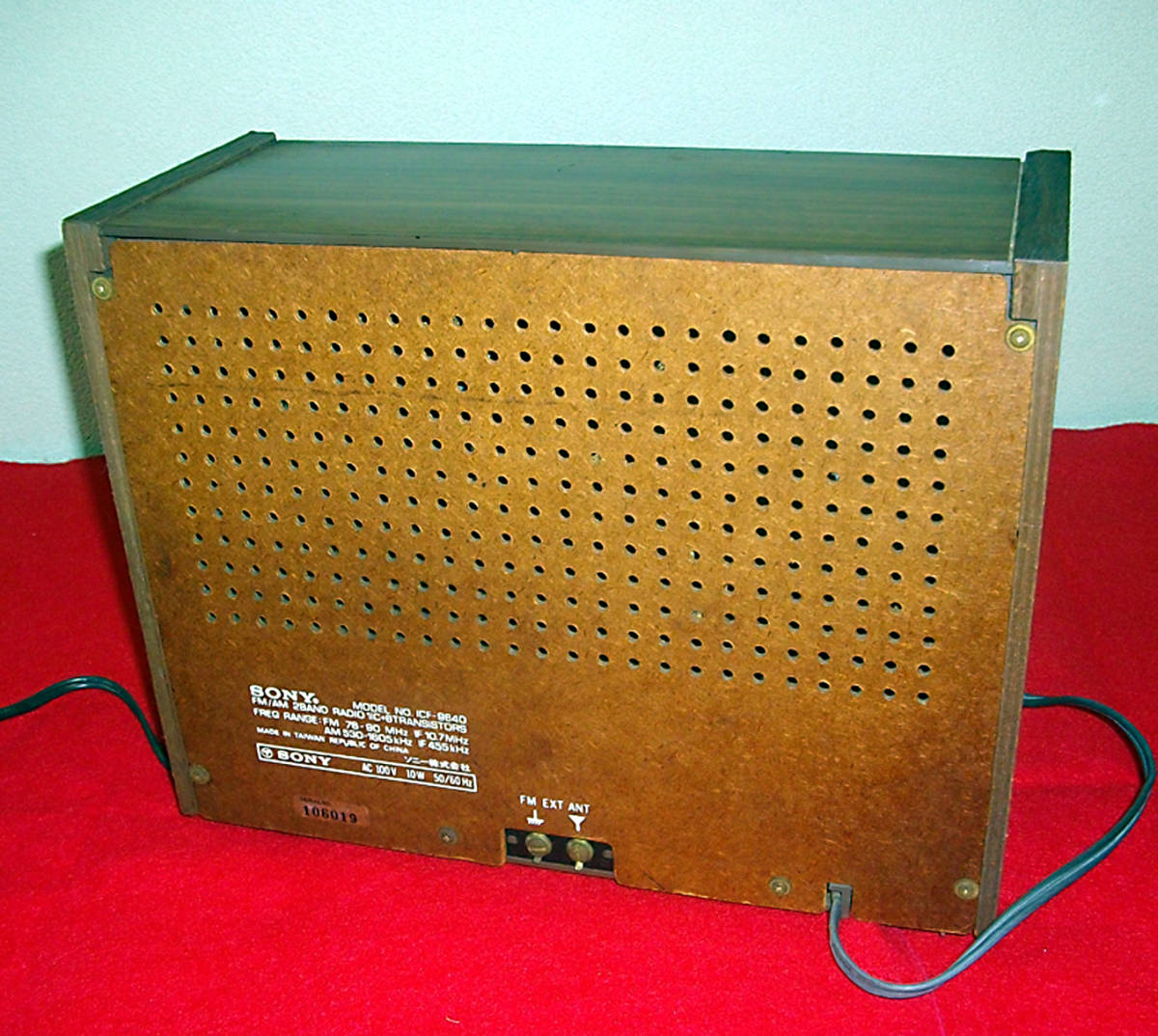 昭和の遺物！SONYラジオ MODEL ICF-9640 2バンド ６トランジスター 当時のTフィーダーアンテナ付きの画像2