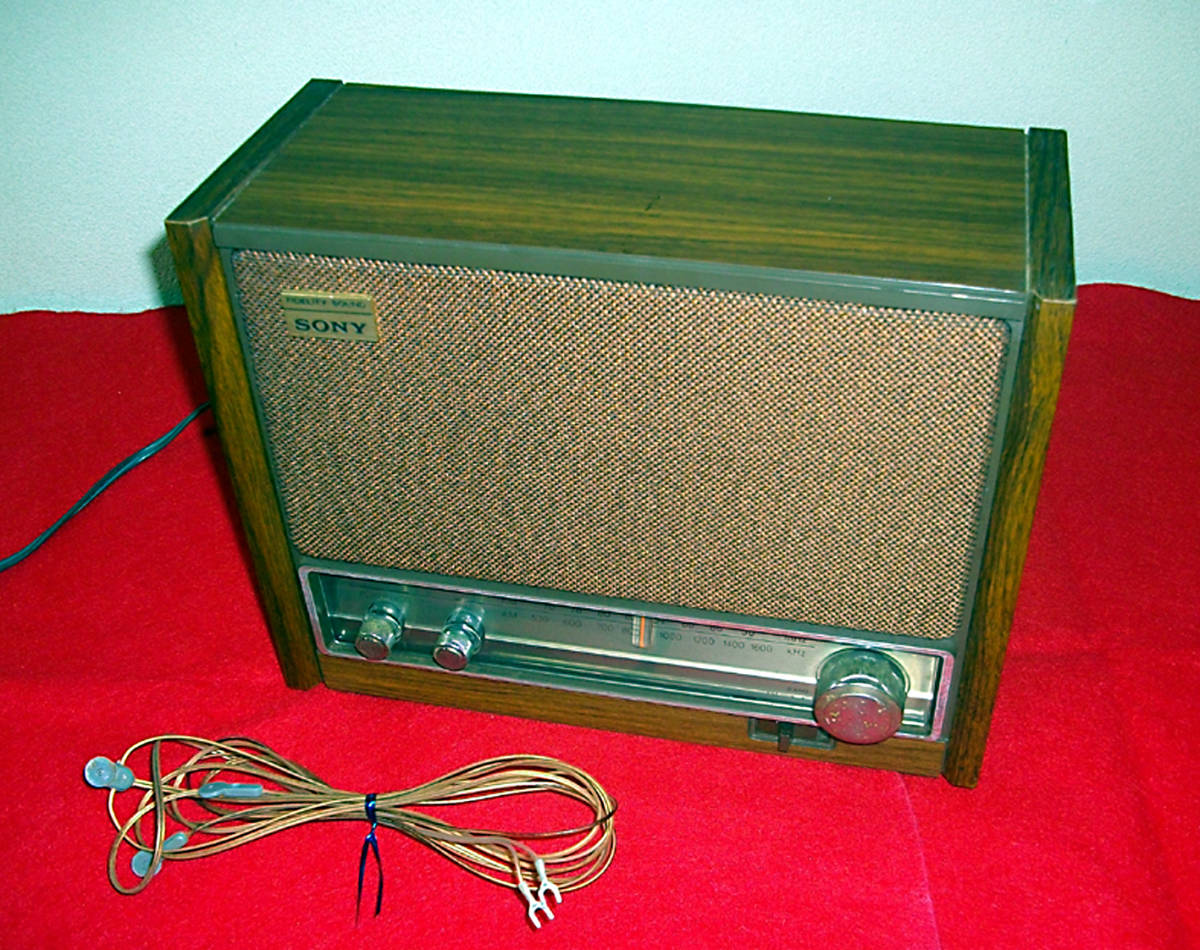 昭和の遺物！SONYラジオ MODEL ICF-9640 2バンド ６トランジスター 当時のTフィーダーアンテナ付きの画像1