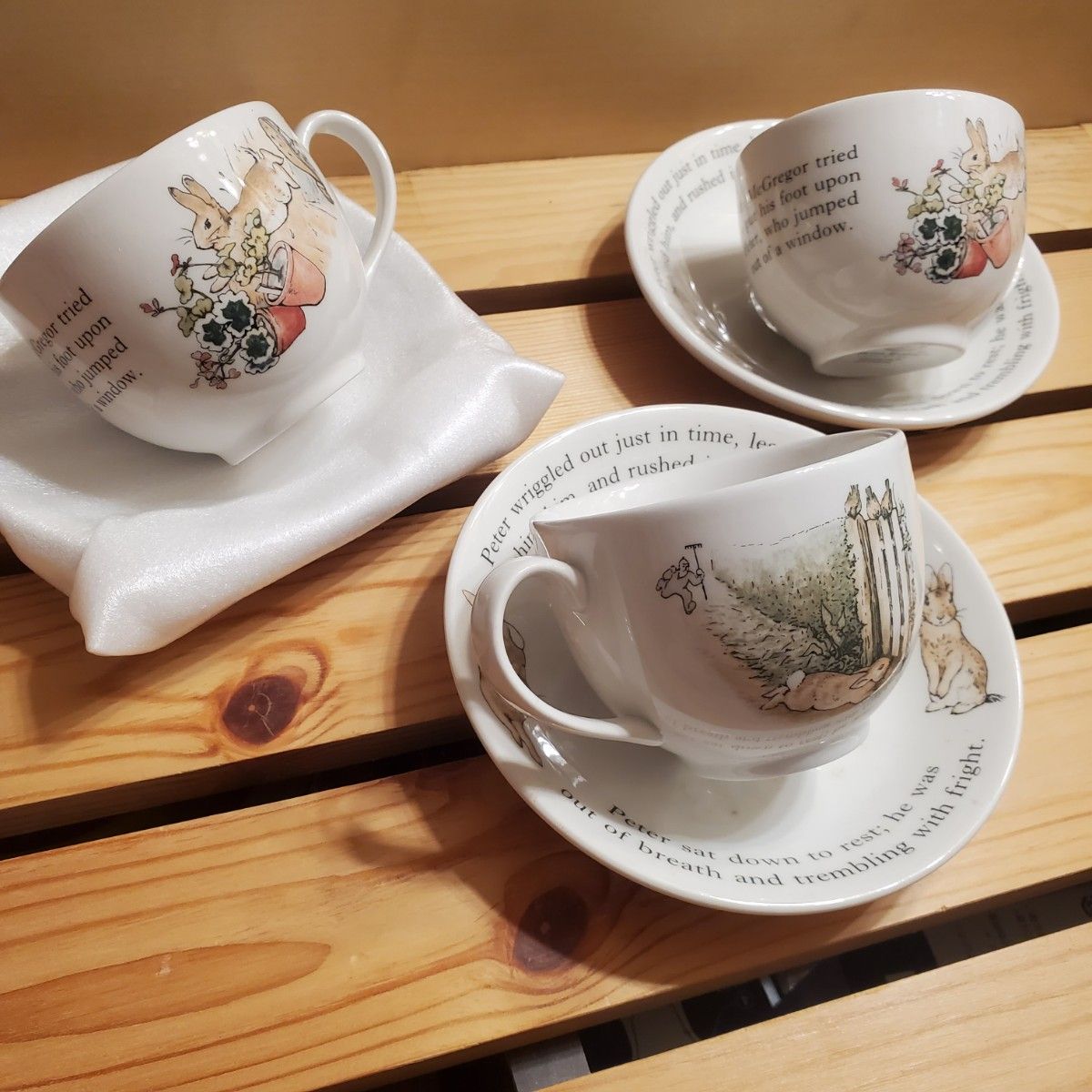 新品 ピーターラビット WEDGWOOD ウェッジウッド マグカップ 箱付き PETER RABBIT カップ ソーサー 皿