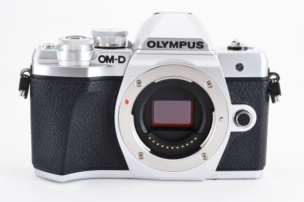 13697☆極上美品☆ OLYMPUS オリンパス OM-D E-M10 Mark III ボディ