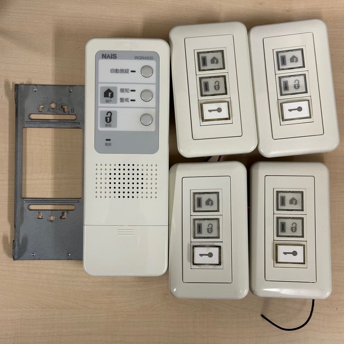 NAIS 電気錠操作器 WQN4500 (露出 1回路) 電気錠操作押釦 NAIS 電気錠操作器 WQN4500 (露出 1回路) 電気錠操作押釦