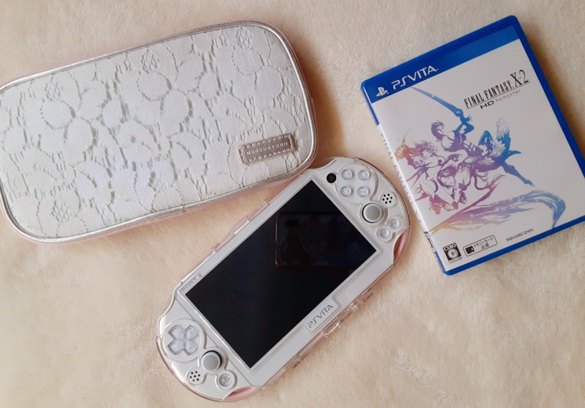 PlayStation Vita PCH-2000シリーズ Wi-Fiモデル オリジナルポーチ付き PS Vita ライトピンク/ホワイト  FFⅩ-Ⅱセット 動作確認済み