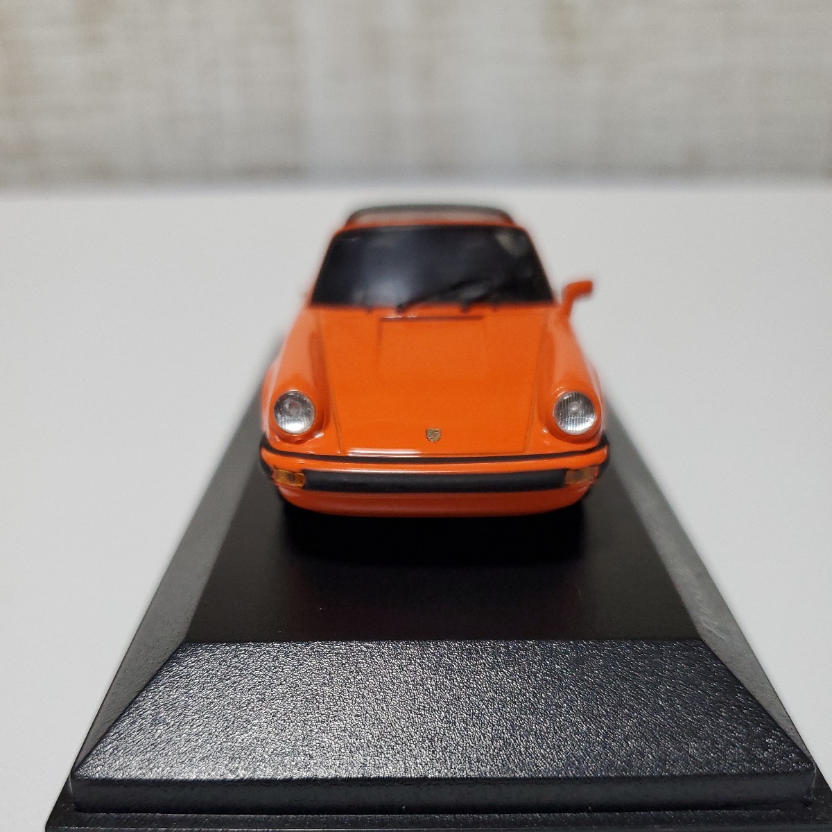 1/43 ミニチャンプス MINICHAMPS ミニカー/Porsche 911 targa 1977 Orange/ポルシェ 911 タルガ オレンジ_画像2