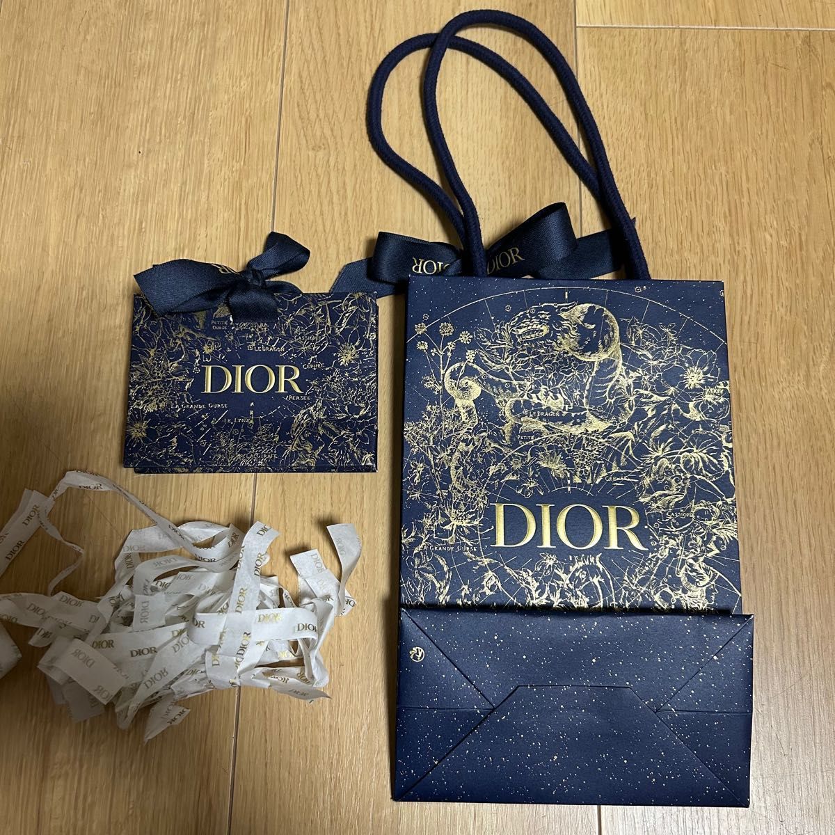  Dior  ディオール　コスメ☆ショップ袋　ショッパー　紙袋　ラッピング　リボン付　クリスマス限定　ホリデー　2022