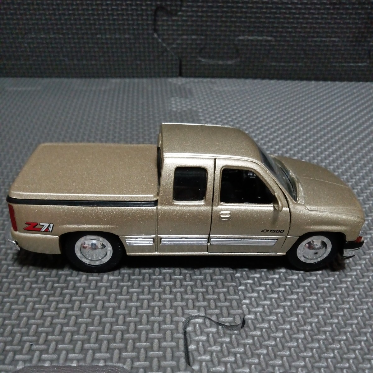 驚きの価格が実現!】 CHEVROLET「1/32 1999 ミニカー ピックアップ