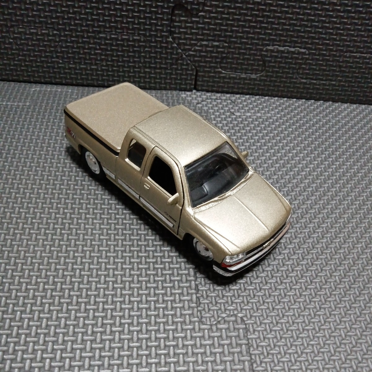 驚きの価格が実現!】 CHEVROLET「1/32 1999 ミニカー ピックアップ