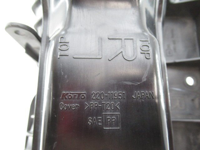 { new car removing } Isuzu Giga original right tail light 3 ream [ KOITO 220-11951 ] (M082908)
