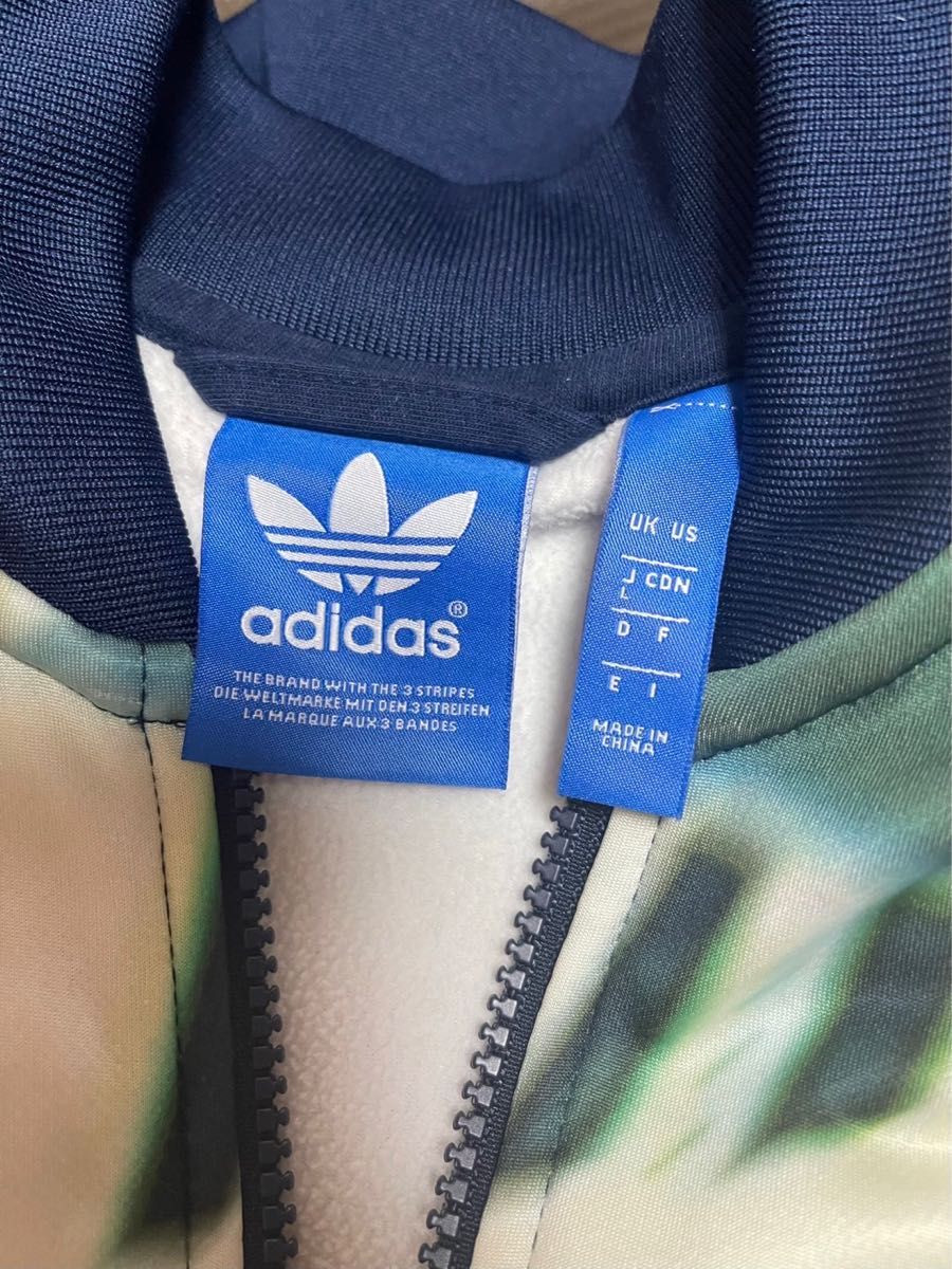 お値下げ中 アディダス スニーカー柄 ジャージ adidas AX5459 お値下げ中 アディダス スニーカー柄 ジャージ adidas AX5459