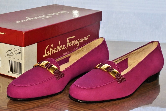 Salvatore Ferragamo サルヴァトーレフェラガモ Vara ヴァラ グログランリボン ヌバックレザー パンプス サイズ５ 1/2 未使用_画像1