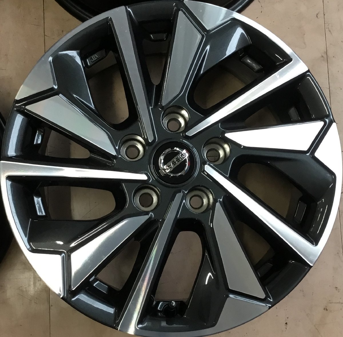 超熱 ニッサン セレナ 純正アルミホイール 16インチ 16x6J+45 i9tmg.com.br