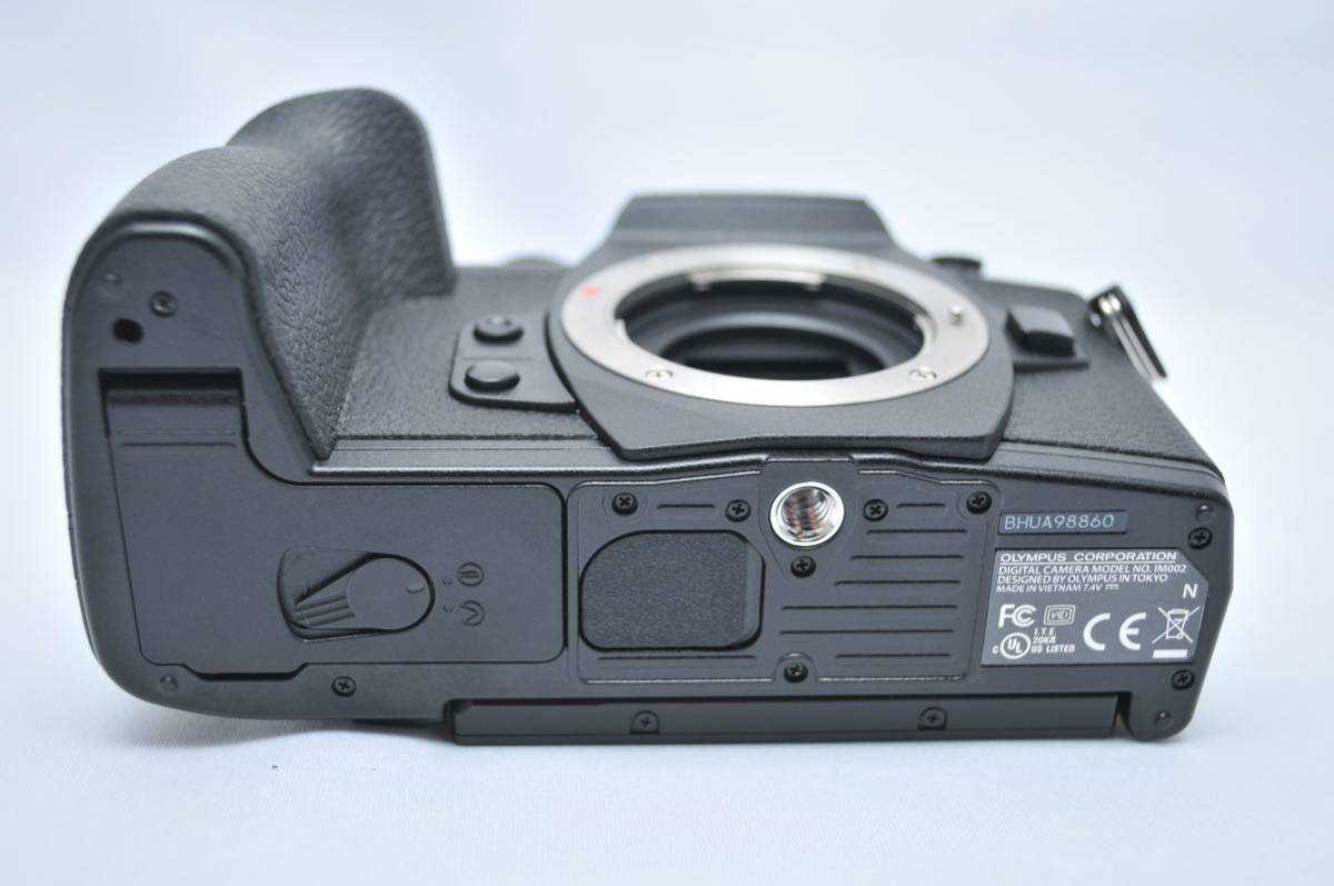 新品級】オリンパス OLYMPUS ミラーレス一眼カメラ OM-D E-M1 MarkII